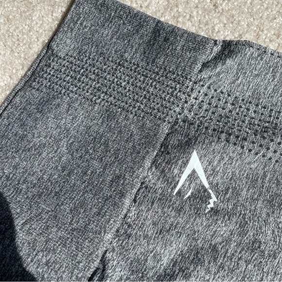 Gymshark | Vital Seamless Leggings | GREY - SMALL - Picture 5 of 9